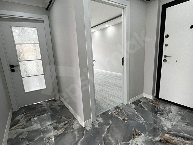 CADDE ÜZERİ,ÖNÜ AÇIK,YERDEN ISITMALI,MODERN 2+1 ARA KAT - Görsel 13