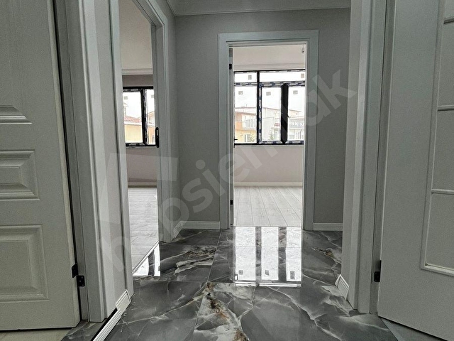 CADDE ÜZERİ,ÖNÜ AÇIK,YERDEN ISITMALI,MODERN 2+1 ARA KAT - Görsel 5