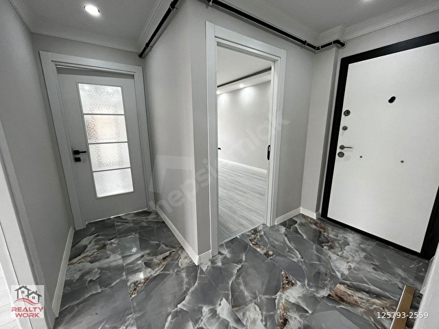 CADDE ÜZERİ,ÖNÜ AÇIK,YERDEN ISITMALI,MODERN 2+1 ARA KAT - Görsel 9