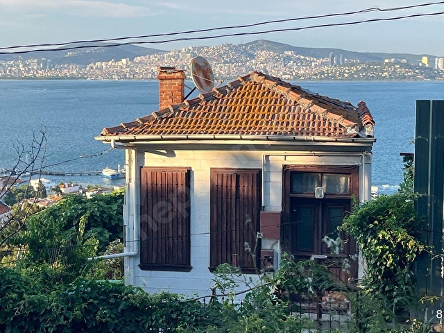 Büyükada Emlaktan Heybeliada da Deniz ve Orman Manzaralı Müstakil