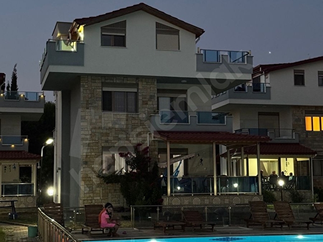 Sahibinden havuzlu ve deniz manzaralı 4+1 tribleks - Görsel 2