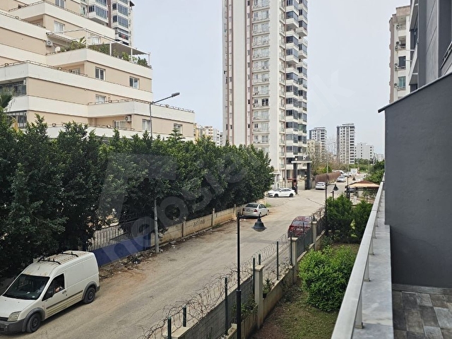 Adana Gürselpaşa da yatay mimari teras balkonlu 4+1 daire - Görsel 14