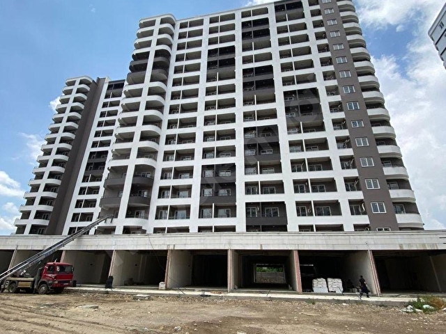 MURAT EMLAKTAN İLKEM CENTERDA 50 METRE KARE 1+1 AMERİKAN MUTFAK SATILIK DAİRE.