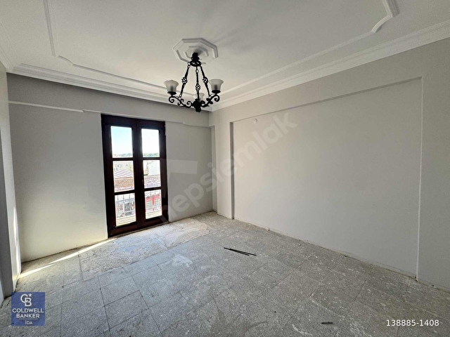 Küçükköyün Kalbinde, Avlulu ve İşletmeye Uygun Kiralık Bina - Görsel 17
