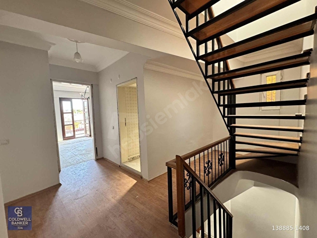 Küçükköyün Kalbinde, Avlulu ve İşletmeye Uygun Kiralık Bina - Görsel 14