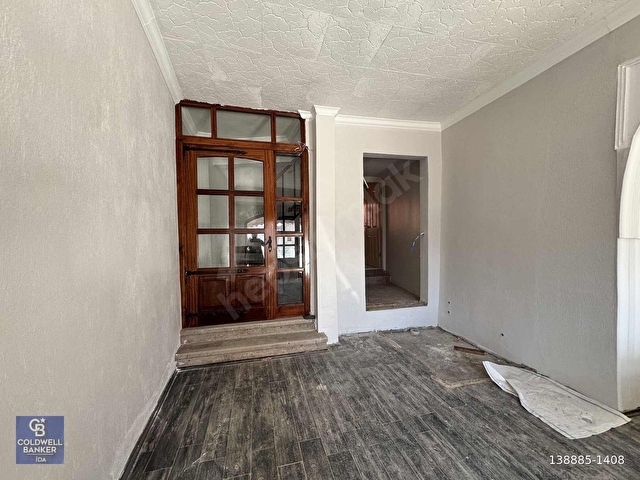 Küçükköyün Kalbinde, Avlulu ve İşletmeye Uygun Kiralık Bina - Görsel 8