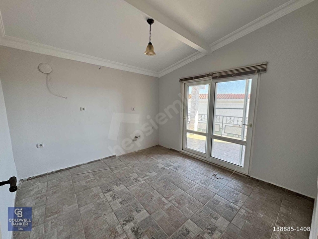 Küçükköyün Kalbinde, Avlulu ve İşletmeye Uygun Kiralık Bina - Görsel 23