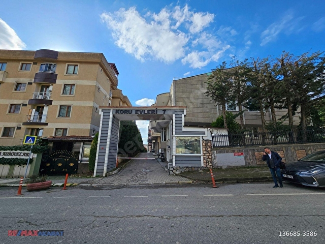ÇEKMEKÖY TAŞDELENDE SITE İÇERISINDE SATILIK TRIPLEKS 6+2 VILLA