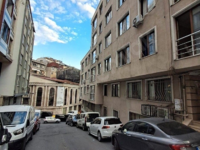 ŞİŞLİ CAMİSİNE 8 DAKİKA FULL EŞYALI SATILIK 1.KAT DAİRE - Görsel 21