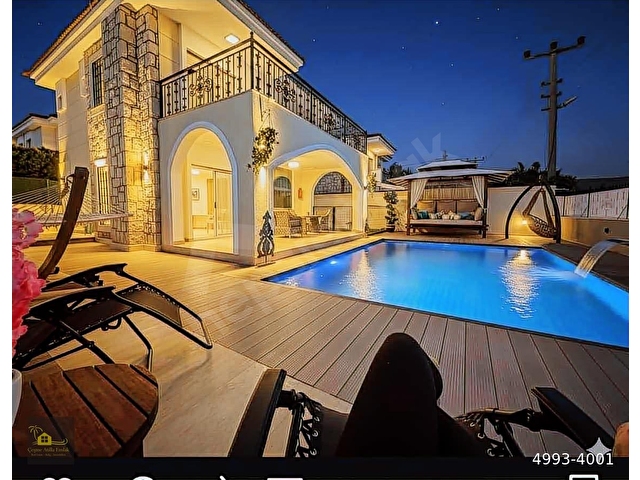 Alaçatıda Satılık Tam Müstakil 4+2 Müştemilatlı Villa - Görsel 2
