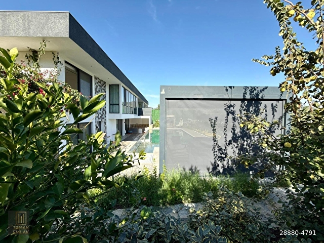 KIZILAĞAÇ Doğa ile İç İçe 4+1 Havuzlu Köşe İkiz Villa - Görsel 10