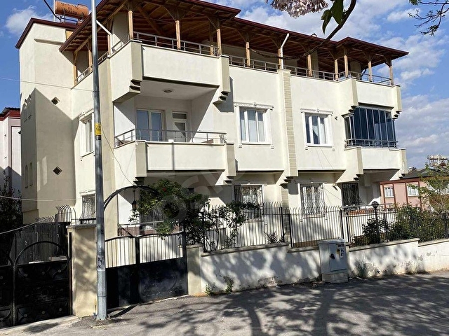 GÜVENEVLERDE ZİRVE VE MERKEZİ KONUMDA KOMPLE SATILIK BİNA - Görsel 3