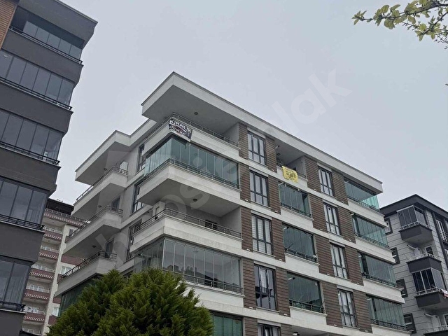 DENİZE 1 SOKAK MESAFEDE ENFES KONUMDA FULL EŞYALI KİRALIK 2+1