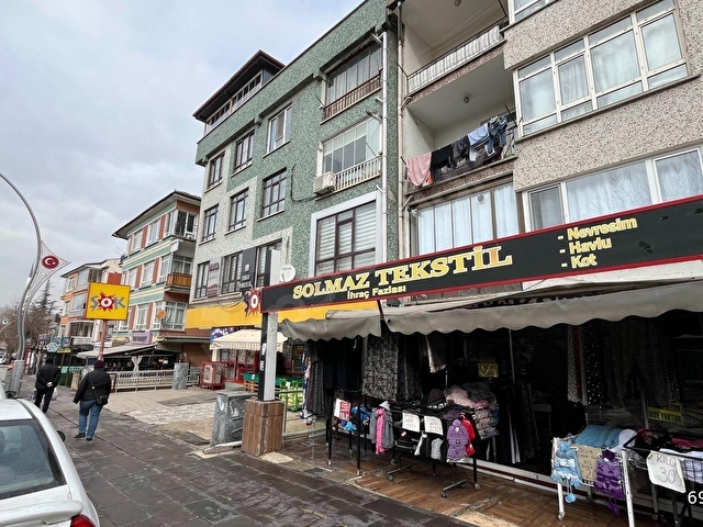 TIP FAKÜLTESİ CADDESİ ÜZERİNDE DEVREN KİRALIK GİYİM MAĞAZASI - Görsel 4