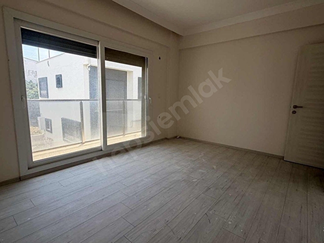 Merkezi Konumda, site içerisinde 3+1 Kiralık Villa - Görsel 5