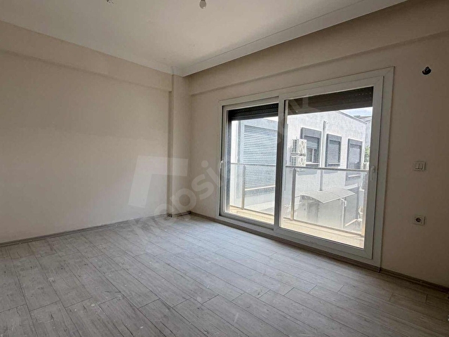 Merkezi Konumda, site içerisinde 3+1 Kiralık Villa - Görsel 7