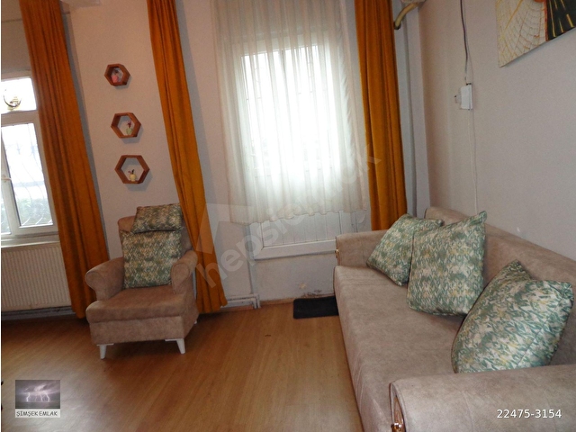 BEYOĞLU  İSTİKLALE  YAKIN  YÜKSEK  TAVANLI  EŞYALI  KİRALIK  DAİRE  2+1  90  M2  YÜKSEK  ĞİRİŞ