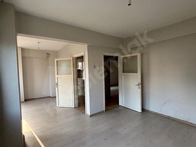 Çarşı merkezde Köşe daire 2+1 ayrı mutfaklı - Görsel 3