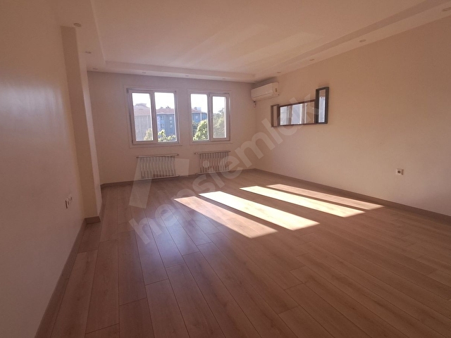 ORJİN EMLAKTAN İÇİNYENİLENMİŞ FERAK KİRALIK DAİRE.