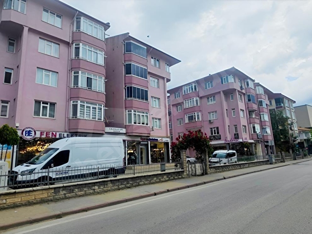 ERASTA AYŞEKADIN LOKASYON CADDE ÜSTÜ ASANSÖRLÜ GENİŞ 3+1 KİRALIK - Görsel 6