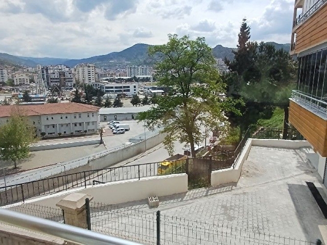 KARLIKAYA EMLAK TAN KÜMBETTEPE DE MANZARALI GÜZEL KONUMDA 2+1 SATILIK DAİRE - Görsel 13