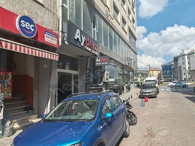 ZEYTİNBURNU KUMAS PIYASASININ TAM MERKEZINDE 100 M2 SAHİBİNDEN KIRALIK DUKKAN - Görsel 3
