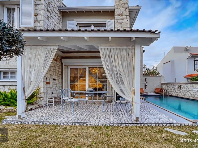 İzmir Çeşme Alaçatı Müstakil Havuzlu 4+1 Kiralık Lüks Villa - Görsel 23