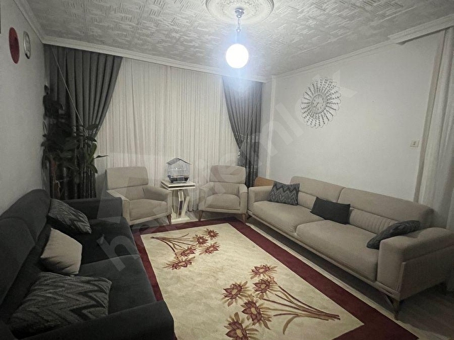ÇAĞRI CADDESİNDE YÜKSEK GİRİŞ ÖNÜ AÇIK