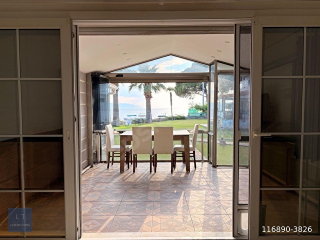 Kuşadası Merkezde Kiralık Denize Sıfır Eşsiz Villa - Görsel 18