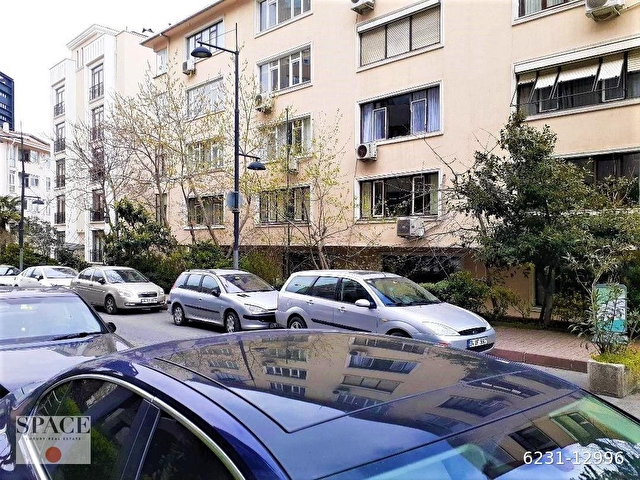 Teşvikiye Valikonağı Bitiminde Arsası Ve Arsa Payı Büyük Satılık Daire En