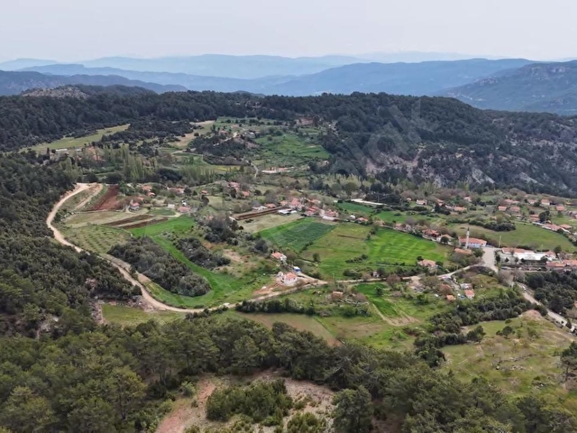 Özlüce de Köy İçi İmarlı Fırsat Arazi, Karazeybek Gayrimenkülden - Görsel 3