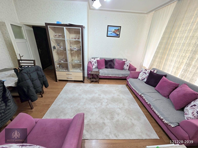 CADDEYE YÜRÜME MESAFESİNDE GİRİŞ KATI 3+1 DAİRE - Görsel 4