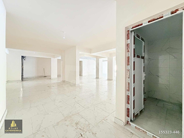 ATLASTAN KALABALIK BÖLGEDE GENİŞ CEPHELİ 500m² KİRALIK İŞ YERİ - Görsel 16