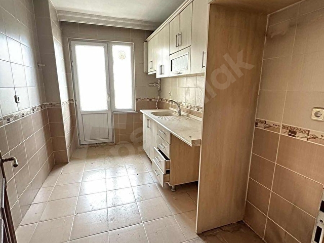 KAVAKPINAR MH. CADDE ÜSTÜNDE E-5 VE OKULA YAKIN 3+1SATILIK DAİRE - Görsel 5