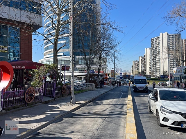 İSTİNYE LİV ÜNİ. HASTANESİNİN KARŞISINDA 400M2 DÜKKAN