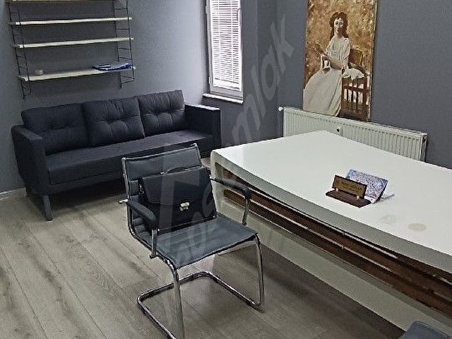 çınarın göbeğinde kiralık işyeri