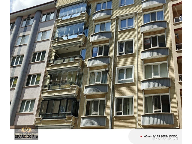 ÖZTÜRK EMLAKTAN KARAMAN MHDE GENİŞ SALON-MUTFAKLI ASANSÖRLÜ 3+1