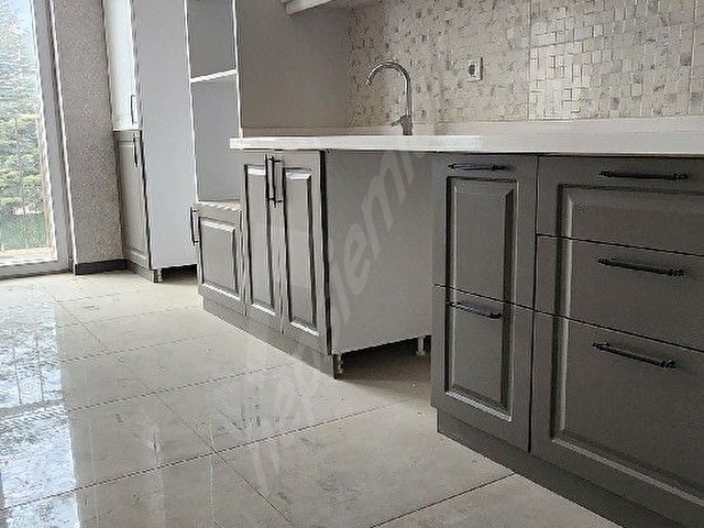 SALI PAZARI ÜSTÜ CADDE ÜZERİ KİLERLİ İSKANLI SIFIR 3+1 DAİRE - Görsel 2