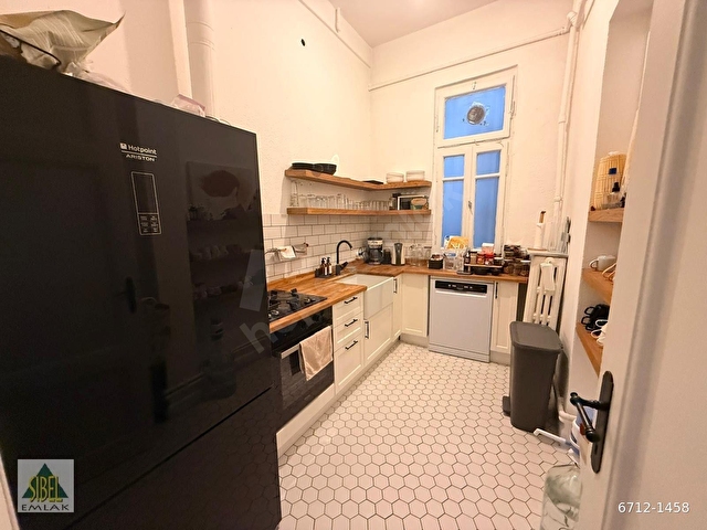 CİHANGİRİN MERKEZİNDE 4 KATTA CUMBALI YÜKSEK TAVANLI TARİHİ DOKUDA 130 M2 3 ODA 1 SALON DAİRE - Görsel 13