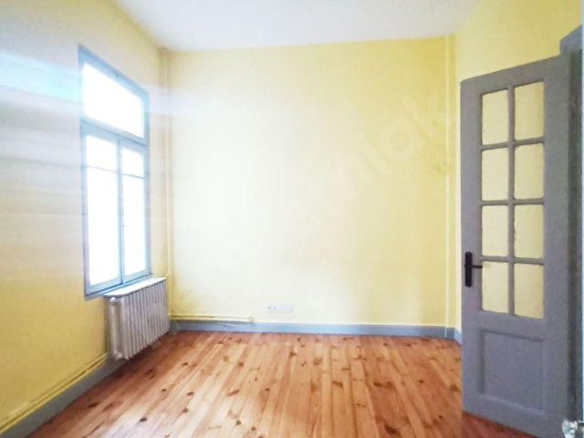 CİHANGİRİN MERKEZİNDE 4 KATTA CUMBALI YÜKSEK TAVANLI TARİHİ DOKUDA 130 M2 3 ODA 1 SALON DAİRE - Görsel 25