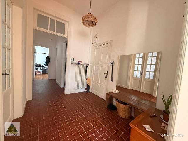 CİHANGİRİN MERKEZİNDE 4 KATTA CUMBALI YÜKSEK TAVANLI TARİHİ DOKUDA 130 M2 3 ODA 1 SALON DAİRE - Görsel 8