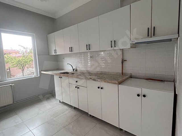 BAHÇELİEVLERDE SELİMEYE CAMİİ ARKASINDA 4+1 BALKONLU KİRALIK DAİRE - Görsel 6