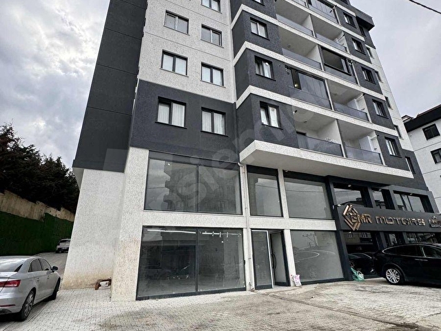 SULTANBEYLİ KURAN KURSU CADDESİNE CEPHE 350 M2 DÜZ AYAK DÜKKAN