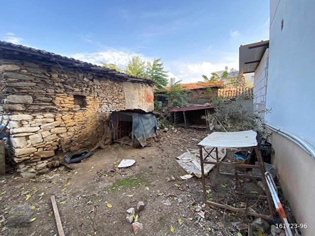Yatırımlık! Çamlık Köyünde Restore Edilmeye Uygun Müstakil Ev - Görsel 12