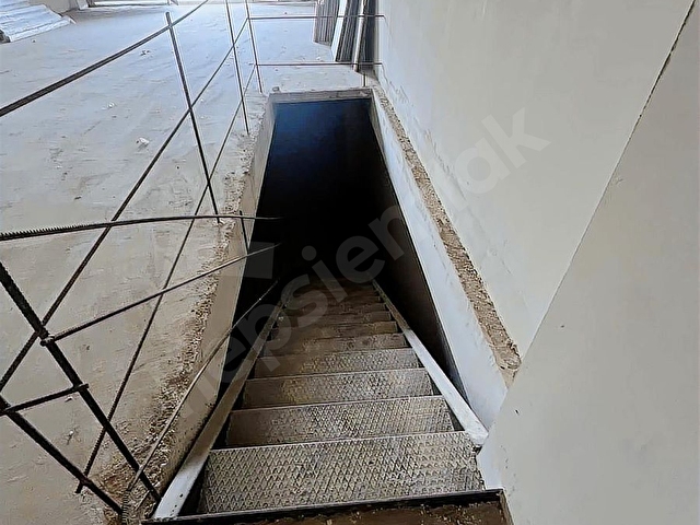 ISPARTAKULE BİZİM EVLER 10 SİTESİ KİRALIK 240m2 CADDE DÜKKAN - Görsel 8