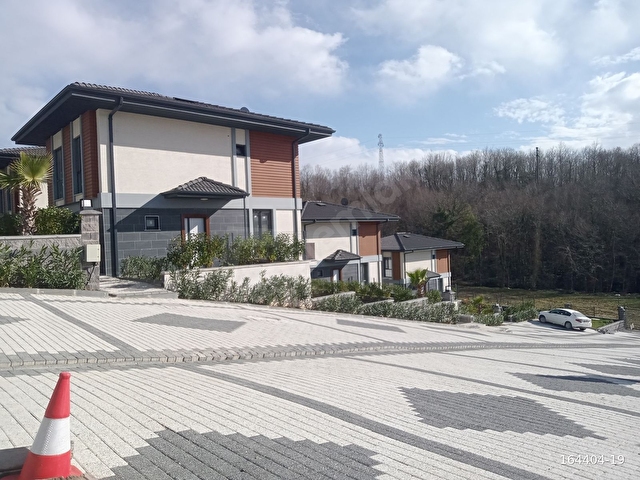 ŞİLE MEŞRUTİYETTE HAVUZLU SİTEDE LÜX VİLLA VADE TAKAS AÇIK