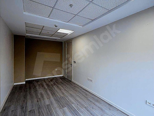 Maidan da 50 Net M² Kiralık Bölmeli Yapılı Manzaralı Ofis - Görsel 16