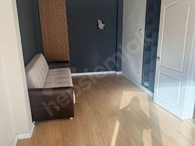 M.KÖY MERKEZDE ANA CADDEYE 3 DAKİKA YÜRÜME MESAFESİNDE AÇIK FERAH AYDINLIK  ARA KAT 1+1 DAİRE - Görsel 3