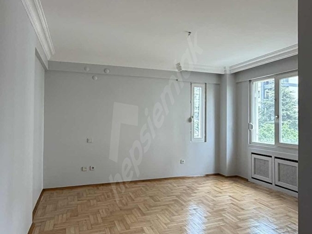 SUADİYE YUSUFÇAVUŞ SOKAK 4+1 180m2 BAKIMLI BOŞ DAİRE KİRALIK - Görsel 13