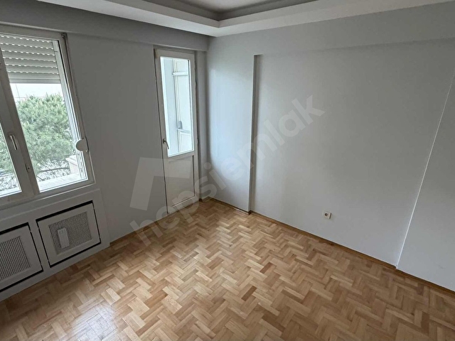 SUADİYE YUSUFÇAVUŞ SOKAK 4+1 180m2 BAKIMLI BOŞ DAİRE KİRALIK - Görsel 24